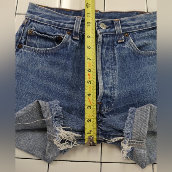 Levi’s 501 button fly cut off shorts size 28 - Picture 7 of 8